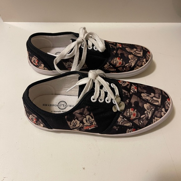 The Bradford Exchange Trevor Carlton 2014 Disney Mickey Mouse Sneakers - Picture 10 of 12